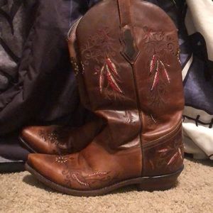 Beautiful Gypsy Rose cowgirl boots